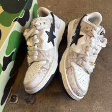 Load image into Gallery viewer, Bape SK8 STAs Size 7
