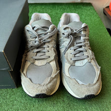 Load image into Gallery viewer, New Balance Protection Pack 2002Rs Size 9
