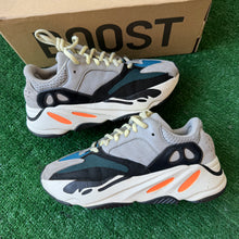 Load image into Gallery viewer, Yeezy Wave Runner 700s Size 5.5
