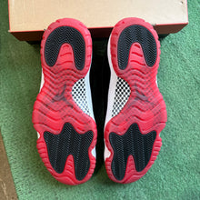 Load image into Gallery viewer, Jordan Bred 11s Size 13
