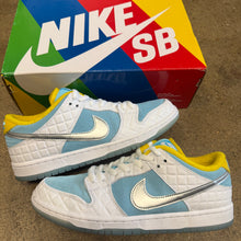 Load image into Gallery viewer, Nike SB FTC Low Dunks Size 8
