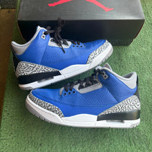 Load image into Gallery viewer, Jordan Varsity Royal 3s Size 8
