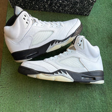 Load image into Gallery viewer, Jordan Reverse Metallic 5s Size 8.5
