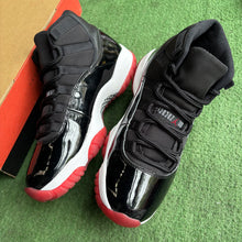 Load image into Gallery viewer, Jordan Bred 11s Size 9
