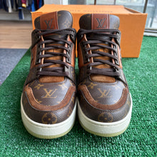 Load image into Gallery viewer, Louis Vuitton Trainers Size 8UK
