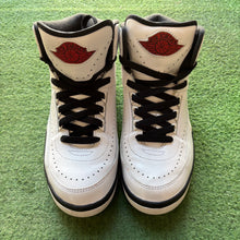 Load image into Gallery viewer, Jordan Chicago 2s Size 6Y
