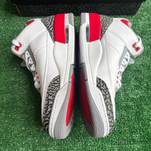 Load image into Gallery viewer, Jordan Fire Red 3s Size 9
