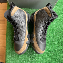 Load image into Gallery viewer, Jordan Olive 9s Size 6Y
