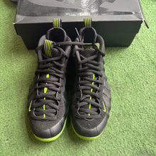 Load image into Gallery viewer, Nike Volt Foamposites Size 8
