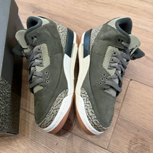 Load image into Gallery viewer, Jordan Family Affair 3s Size 5.5Y
