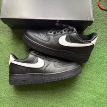 Load image into Gallery viewer, Nike Air Force 1s Size 8
