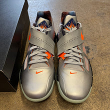 Load image into Gallery viewer, Nike KD Galaxy 4s Size 11
