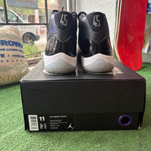 Load image into Gallery viewer, Jordan Space Jam 11s Size 11
