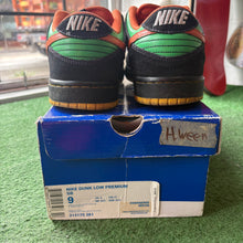 Load image into Gallery viewer, Nike Halloween SB Low Dunks Size 9
