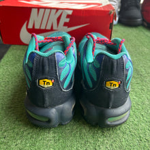 Load image into Gallery viewer, Nike Discover Your Air Air Max Plus Size 9.5
