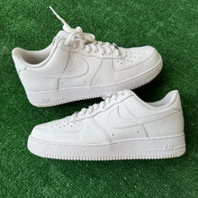Load image into Gallery viewer, Nike White Air Force 1 Size 11.5
