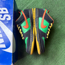 Load image into Gallery viewer, Nike Halloween SB Low Dunks Size 9
