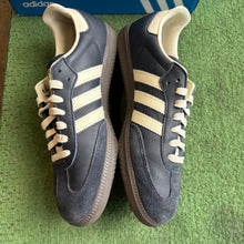 Load image into Gallery viewer, Adidas Navy Gum Sambas Size 10
