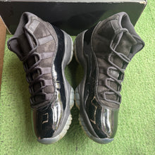 Load image into Gallery viewer, Jordan Cap and Gown 11s Size 10
