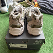 Load image into Gallery viewer, New Balance 530s Size 7
