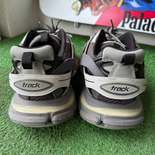 Load image into Gallery viewer, Balenciaga Tracks Size 44
