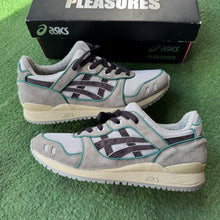 Load image into Gallery viewer, ASICS Pleasures Gel-Lyte IIIs Size 8
