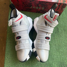 Load image into Gallery viewer, Nike LeBron Soldier 11s Size 8
