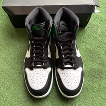 Load image into Gallery viewer, Jordan Lucky Green 1s Size 10.5
