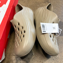 Load image into Gallery viewer, Nike ReactX Rejunen8s Size 9
