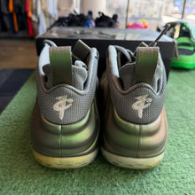 Load image into Gallery viewer, Nike Iridescent Foamposites Size 12W/10.5M
