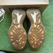 Load image into Gallery viewer, Yeezy Onyx 380s Size 8.5
