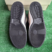 Load image into Gallery viewer, Nike SB Albino &amp; Preto Low Dunks Size 10.5
