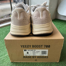 Load image into Gallery viewer, Yeezy Analog 700s Size 8
