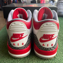 Load image into Gallery viewer, Jordan Fire Red 3s Size 11
