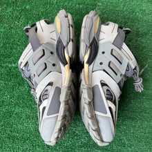 Load image into Gallery viewer, Balenciaga Tracks Size 44
