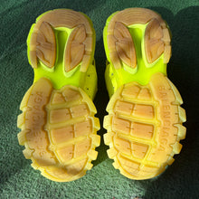 Load image into Gallery viewer, Balenciaga Tracks Size 44
