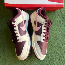 Load image into Gallery viewer, Nike Valentines Day Low Dunks Size 8.5
