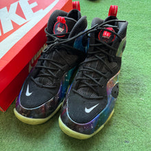 Load image into Gallery viewer, Nike Galaxy Zoom Rookies Size 9
