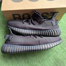 Load image into Gallery viewer, Yeezy Onyx 350 V2s Size 13

