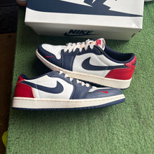 Load image into Gallery viewer, Jordan Howard University Low 1s Size 8.5
