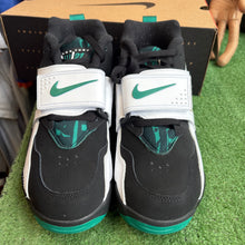 Load image into Gallery viewer, Nike Emerald Air Diamond Turfs Size 8.5
