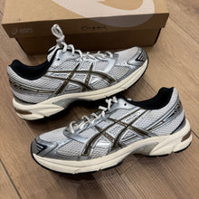 Load image into Gallery viewer, ASICS Clay Canyon Gel-1130s Size 9.5
