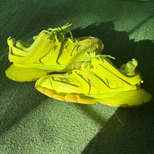 Load image into Gallery viewer, Balenciaga Tracks Size 44
