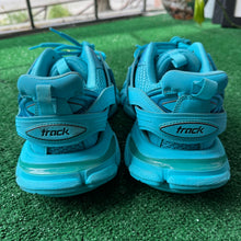Load image into Gallery viewer, Balenciaga Tracks Size 41
