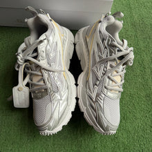 Load image into Gallery viewer, Off White Be Right Back Sneakers Size 42
