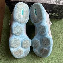 Load image into Gallery viewer, Nike LeBron MAG 14s Size 8
