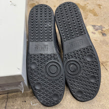 Load image into Gallery viewer, Maison Margiela Replicas Size 44
