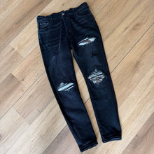 Load image into Gallery viewer, Amiri Denim Size 34
