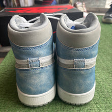 Load image into Gallery viewer, Jordan Hyper Royal 1s Size 9.5
