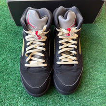 Load image into Gallery viewer, Jordan 2016 Metallic 5s Size 11
